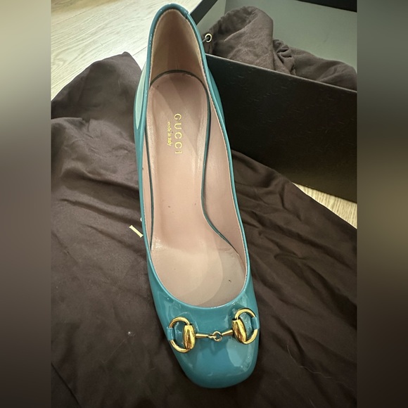 Blue and gold gucci heels (comes in original box) - Picture 2 of 7